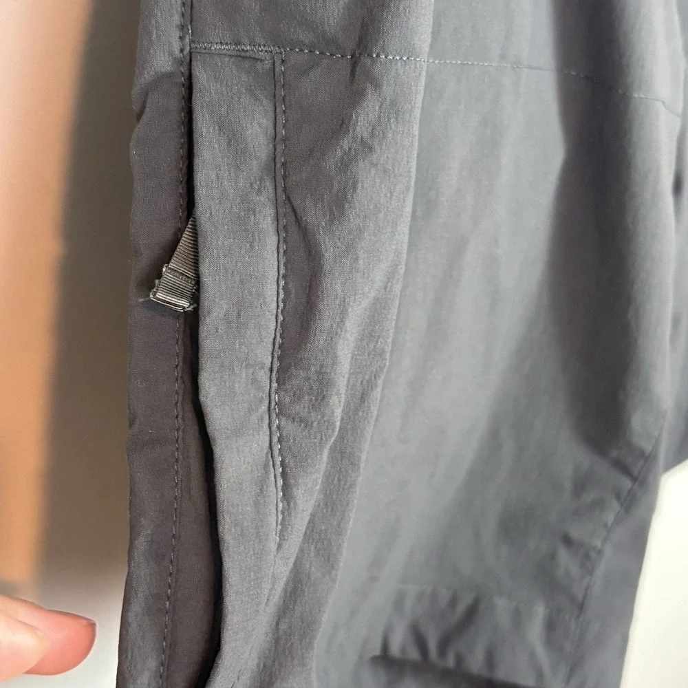 The north Face Men's Grey Hiking Shorts Size 34 Outdoors Lightweight Pockets